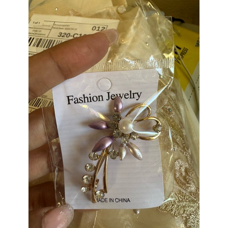 Brooch&pins (Random design) | Shopee Philippines