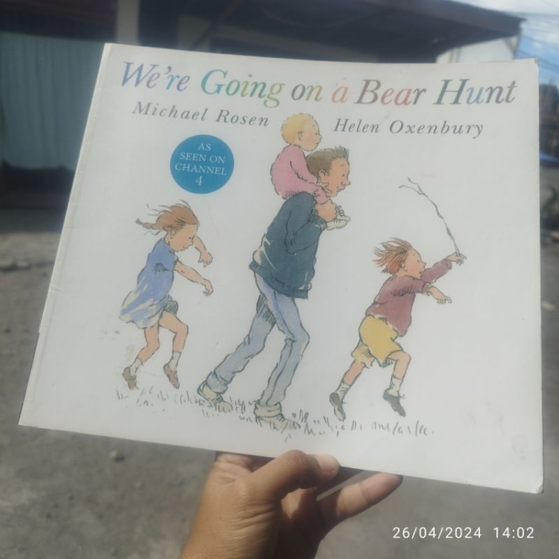 Doodles's Book Of The Week - We're Going On A Bear Hunt By Michael Rosen, Illustrated By Helen Oxenbury - Our Little House In The Country - Foto 13