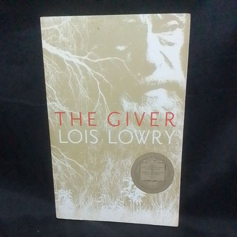 The Giver: Lois Lowry | Shopee Philippines