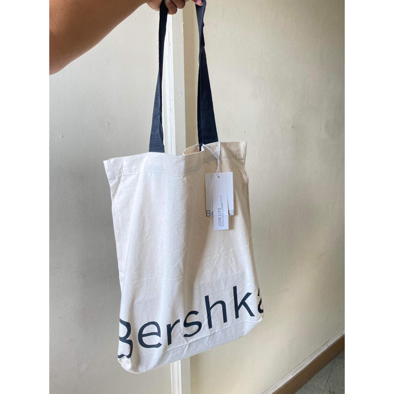 Bershka tote bag— made in spain Shopee Philippines