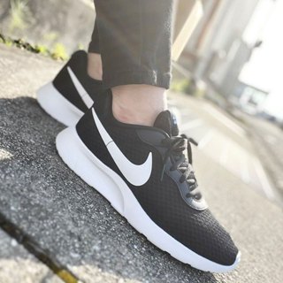 Nike tanjun outlet racer on feet