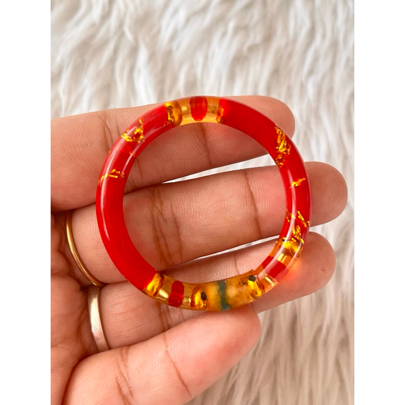 Baby Red Wrist Bands 9ct Gold Baby Feet Outline Coloured Cord