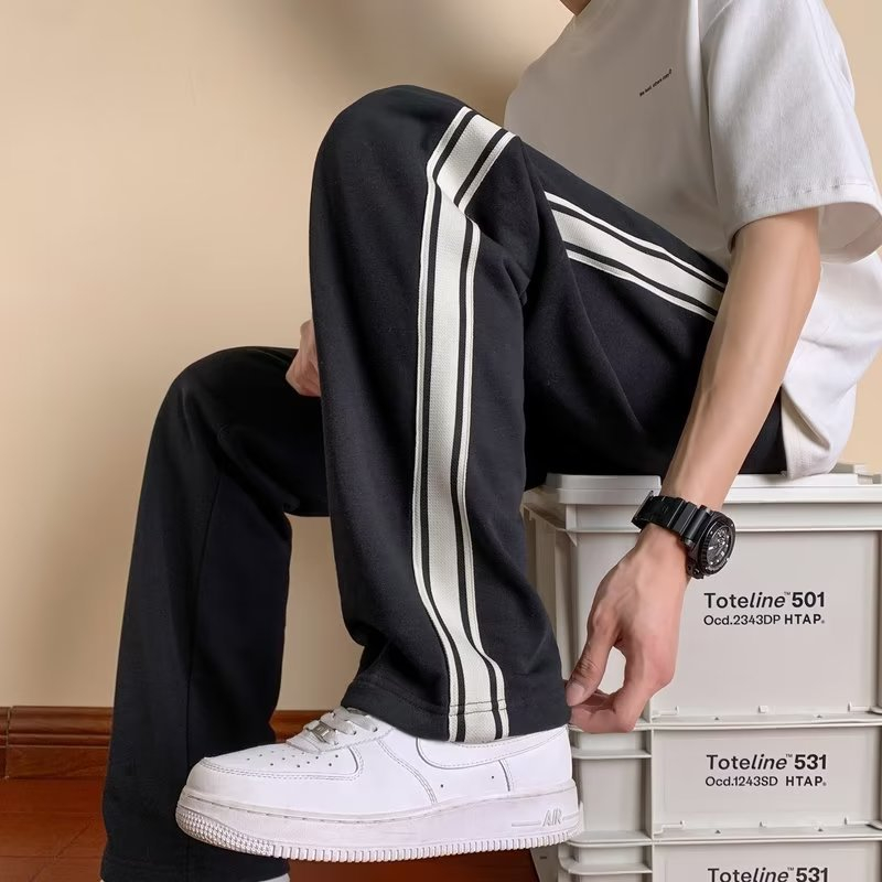 Jogging pants outfit mens online