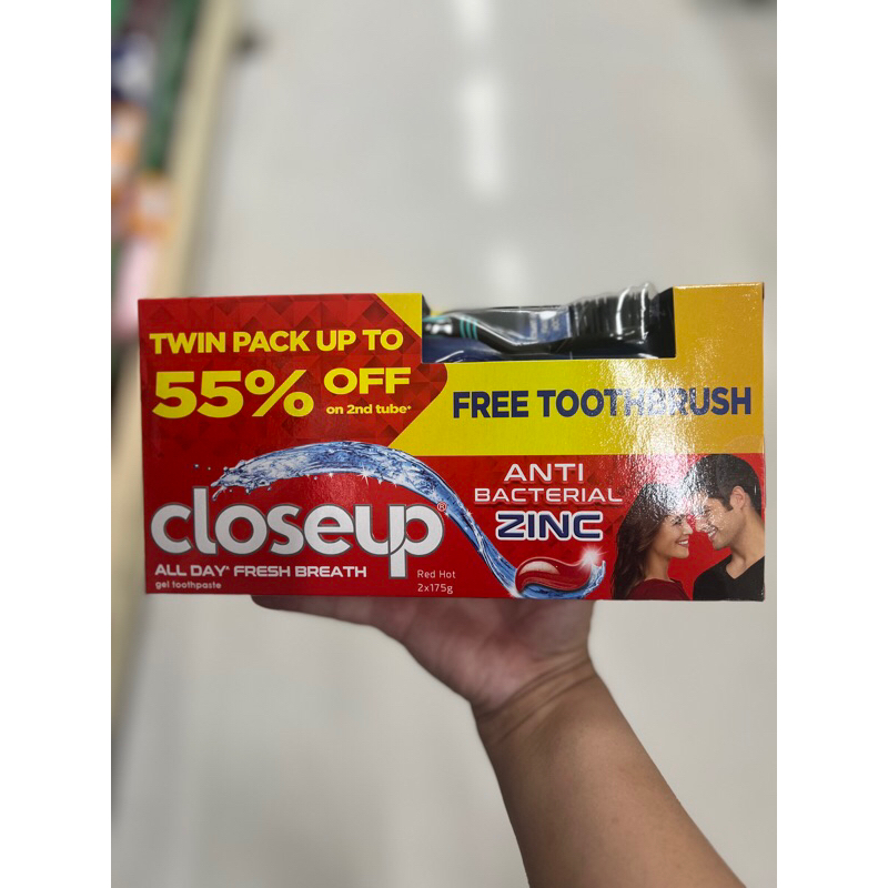 Close-Up Toothpaste Red 175g x2 + FREE Toothbrush | Shopee Philippines