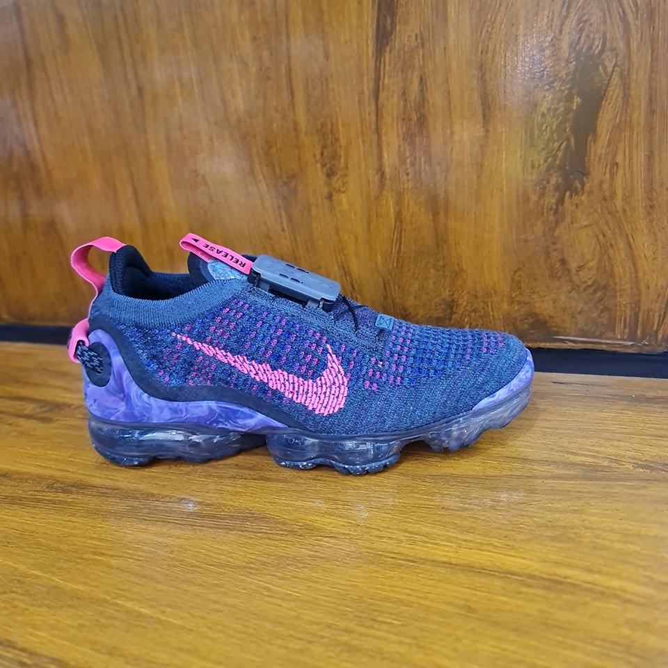 vapormax with lock