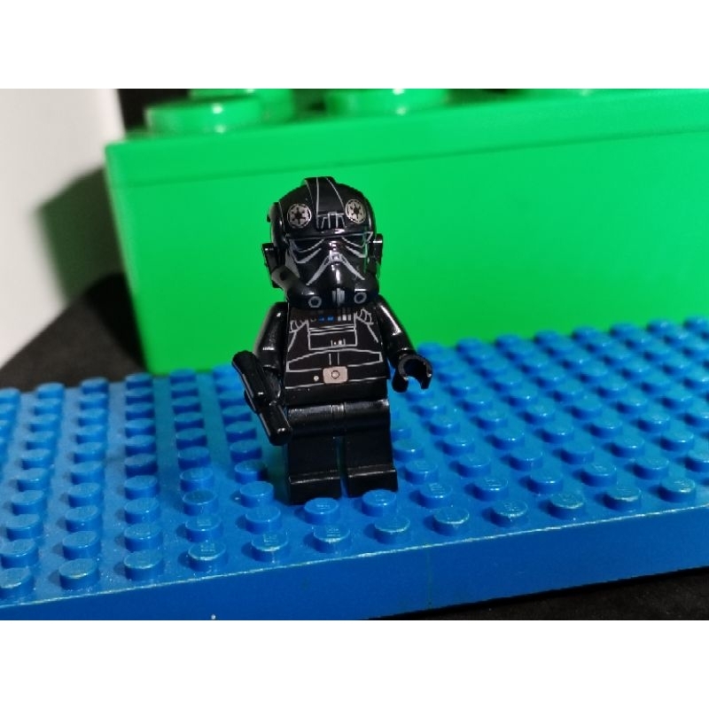 review-lego-star-wars-75274-tie-fighter-pilot-helmet-hellobricks