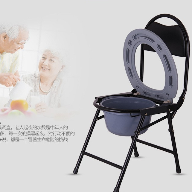 Elderly people sit in toilet chairs Elderly pregnant women toilet chair