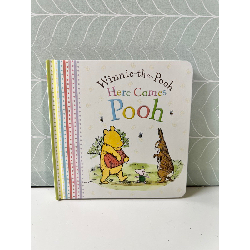 Here Comes Pooh (boardbook) 