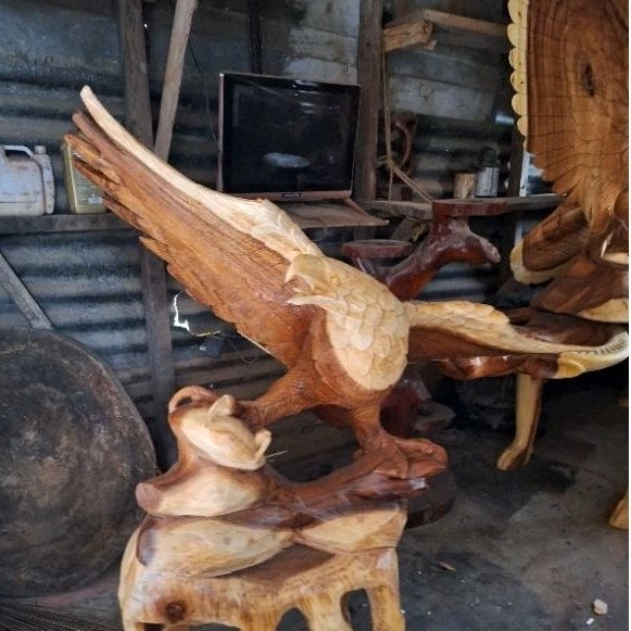 Wooden Phillippine Eagle or Pambansang Agila Locally Handcarved ...