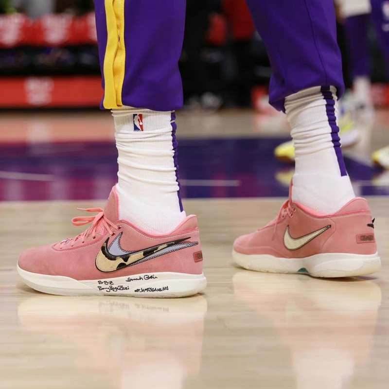 Pink diamond lebron clearance