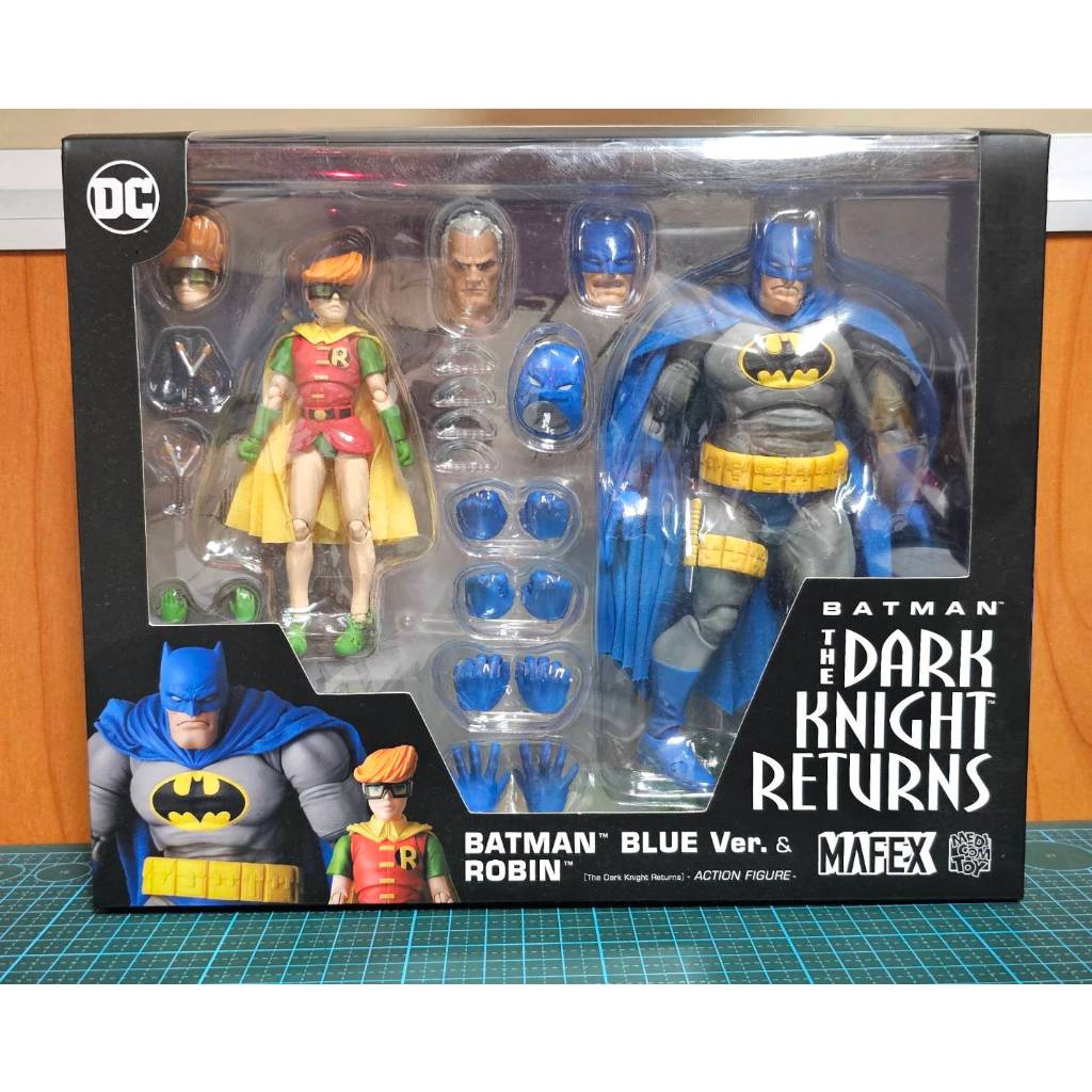 MAFEX No. 139 Batman Blue Ver. & Robin The Dark Knight Returns Bat Man ...