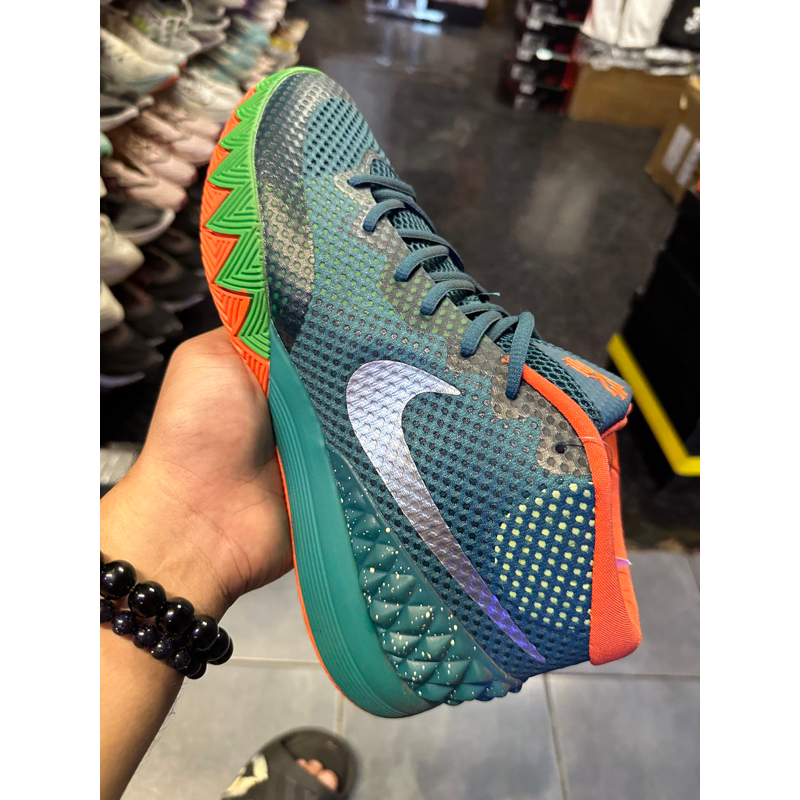 Kyrie 1 emerald best sale