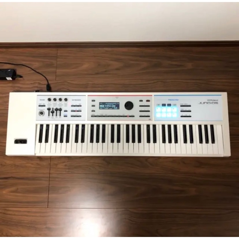 定番人気！ Roland 保証期間内 juno-ds61w 61） 沸く （JUNO-DS 鍵盤楽器