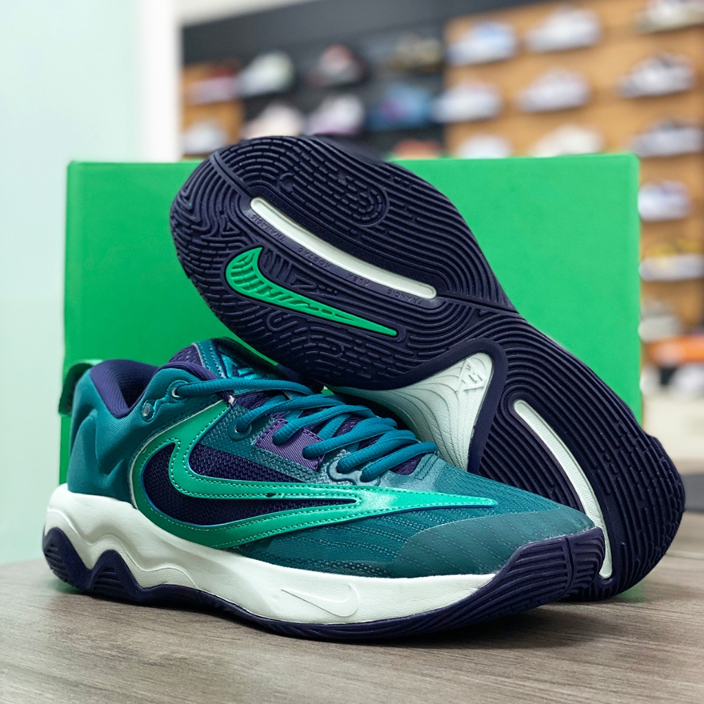 Dark green basketball shoes deals