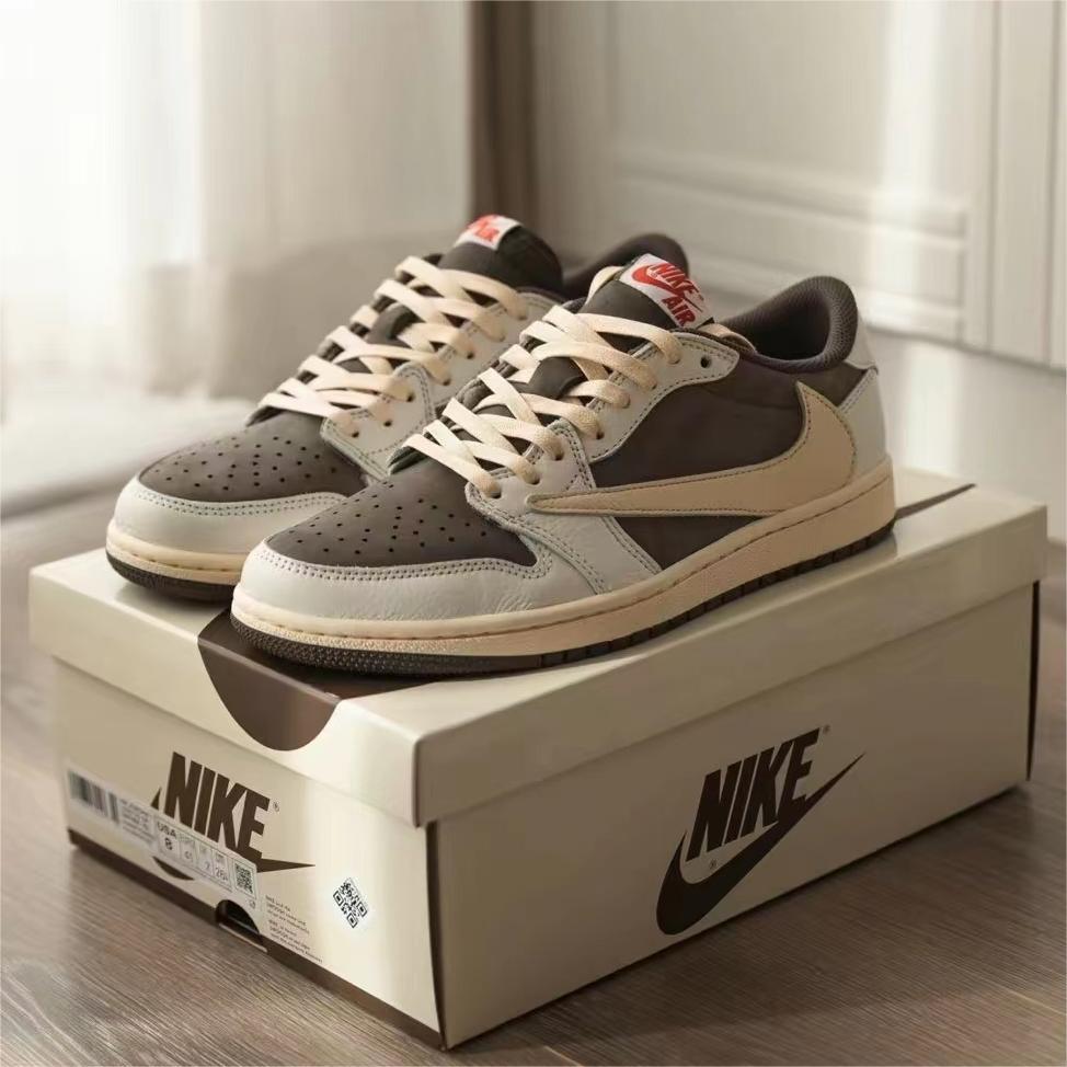 Travis scott jordan 1 on sale box