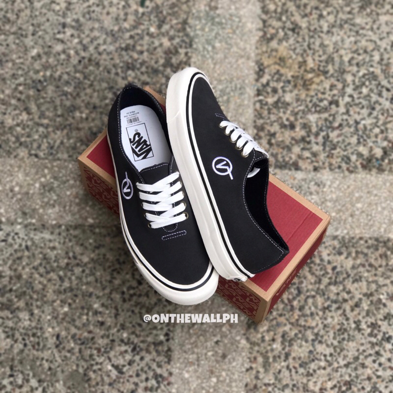 Vans vault authentic one piece hot sale circle v