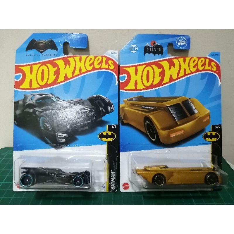 Hot Wheels Batman the Animated Series Batmobile and Batplane Carded -   Denmark