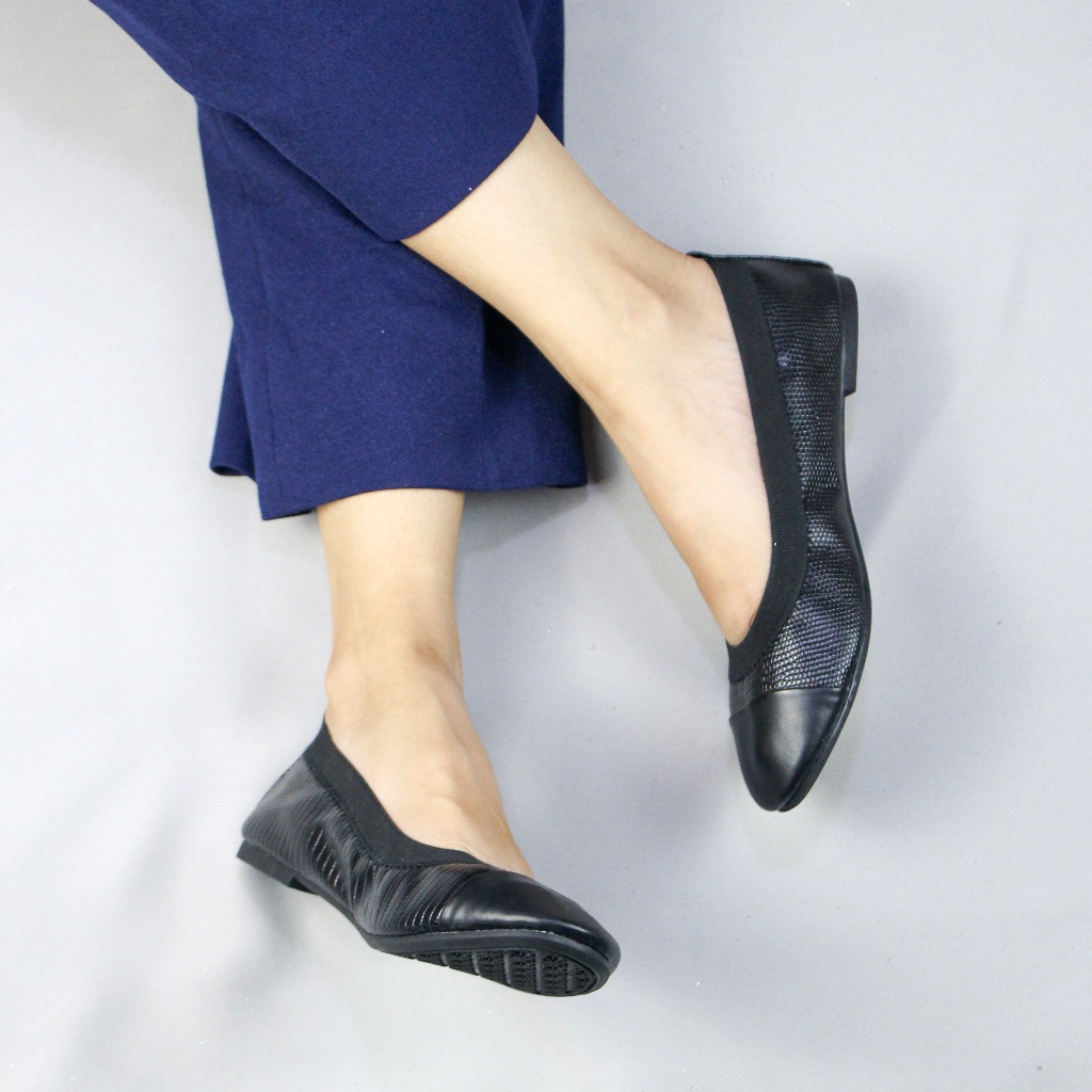 Black Flat Shoes For 18-Inch Dolls - Perfect For American Girl, Our Generation, & More
