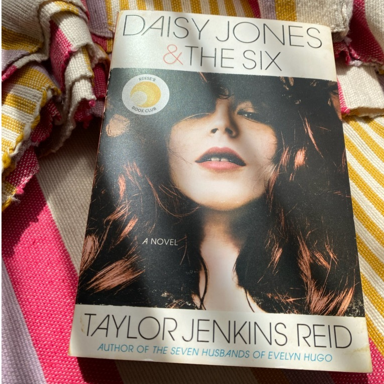 Daisy Jones & The Six by Taylor Jenkins Reid (Hardcover) Shopee