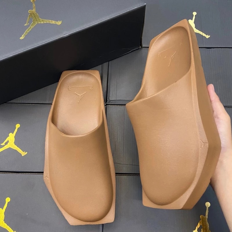 New Nike AIR Jordan men's flip flops are simple, comfortable, soft and ...