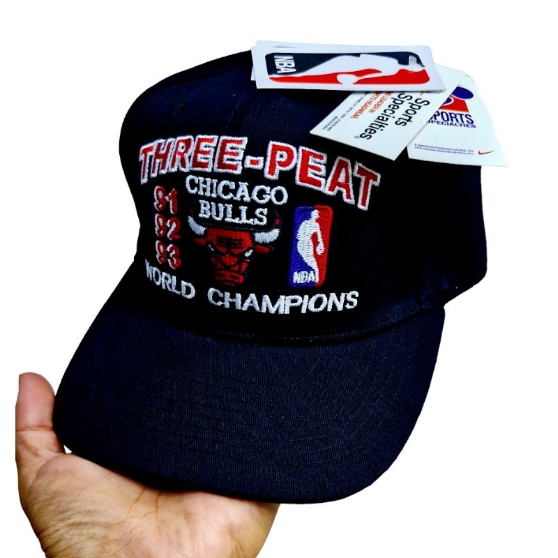 VINTAGE CAP CHICAGO BULLS THREE PEAT CHAMPION CAP SNAPBACK