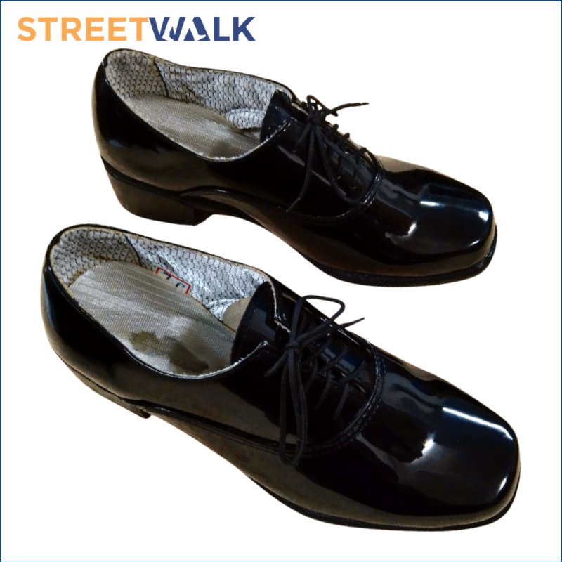 Female security guard shoes shop