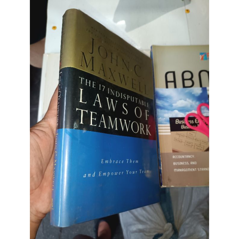 THE 17 INDISPUTABLE LAWS OF TEAMWORK: Embrace Them and Empower Your ...