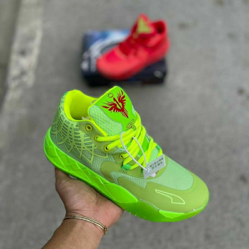 mismatch nike basketball shoes