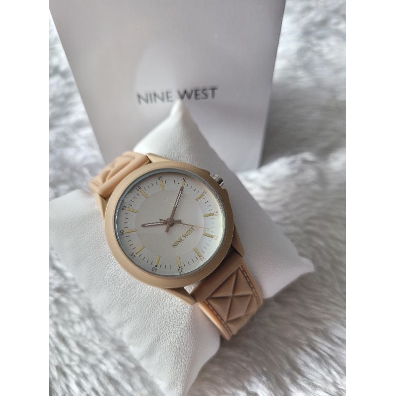 Nine West Gold-Tone Watch with Textured Brown Strap Amazon.com: Nine West Women main image 3