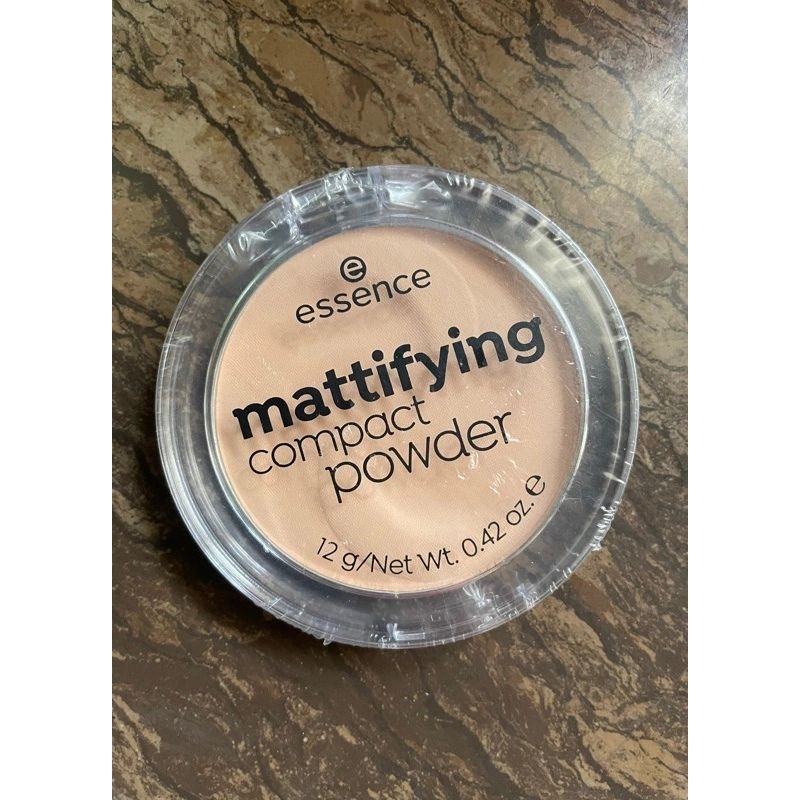 Essence Mattifying Compact Powder/ Catrice Poreless Perfection Powder ...