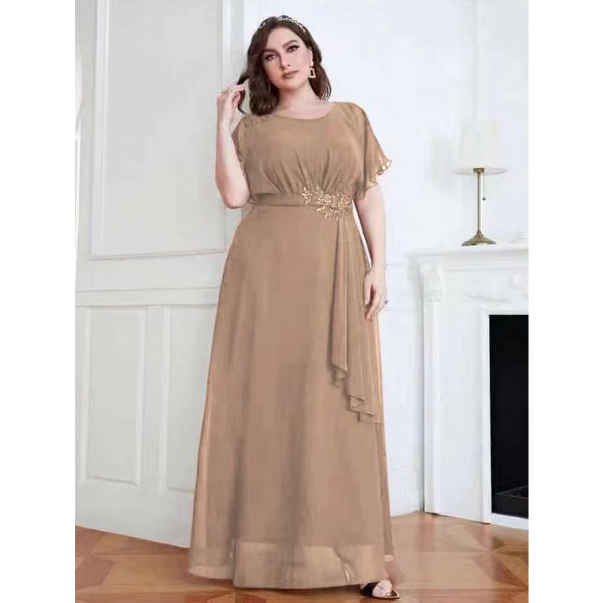 green emerald velvet dress FEMME Curves LILA Plus Size Layered Tulle A Line Prom & Formal Dress main image 0
