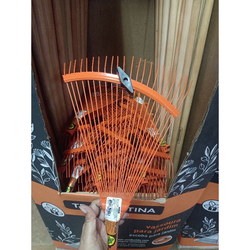 TRAMONTINA FAN SHAPED FIXED RAKE WITH 4' WOOD HANDLE STEEL RAKE MADE IN ...