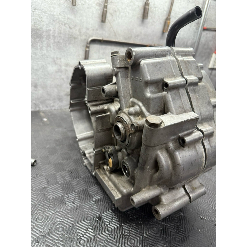 RAIDER R150 CARB CRANKSHELL PAIR WITH BEARING SGP (USED-ORIG) | Shopee ...