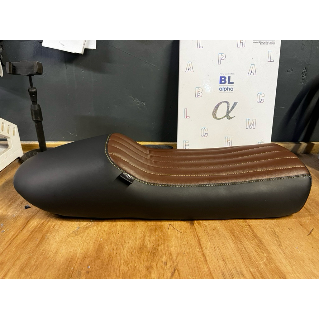22” BLACK AND BROWN COMBI FOR CAFE RACER MOTORCYCLE SEAT | Shopee ...