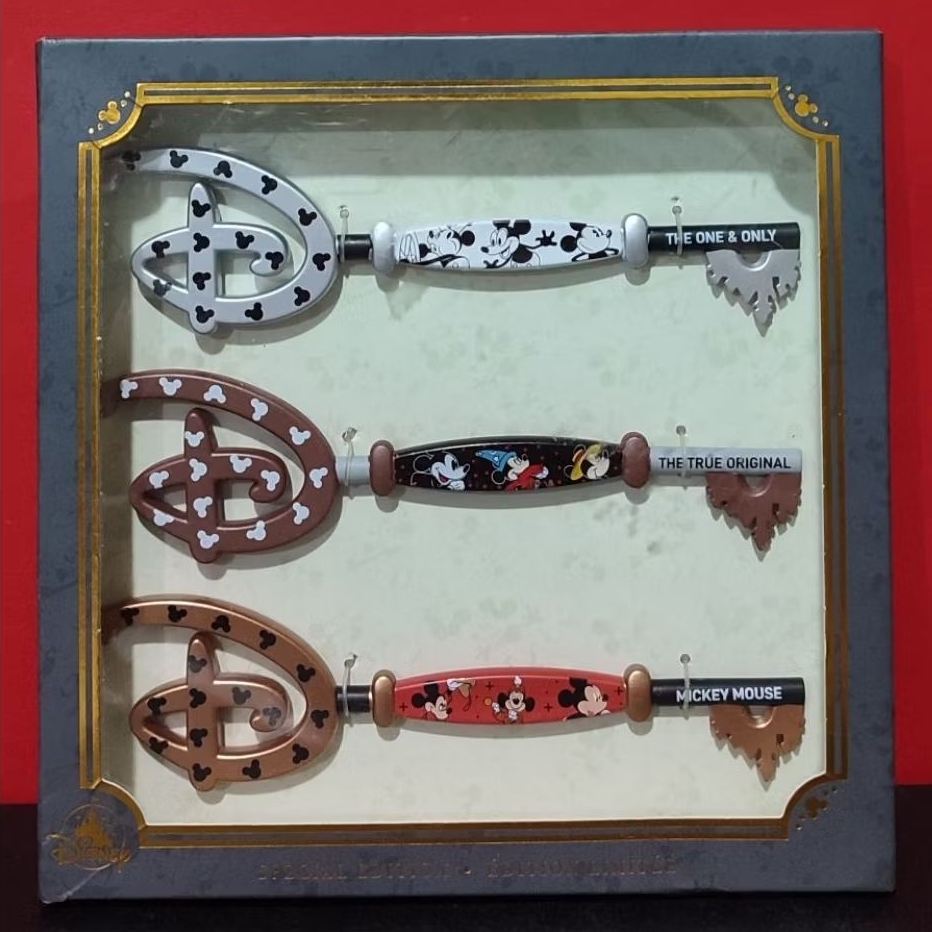Mickey Collectible/Limited Edition Display Keys DISNEY STORE | Shopee ...