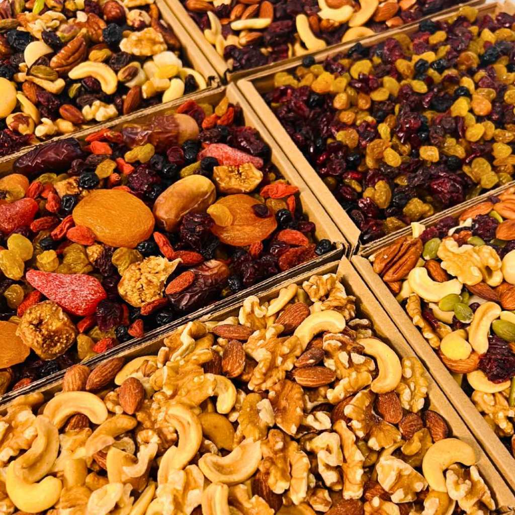 Mixed nuts and berries trail mix in 1 liter Jar -healthy snack, ideal ...