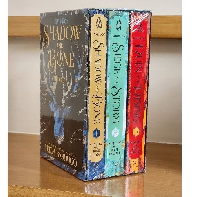 The Shadow and Bone Trilogy Boxed Set: Shadow and Bone, Siege and Storm ...