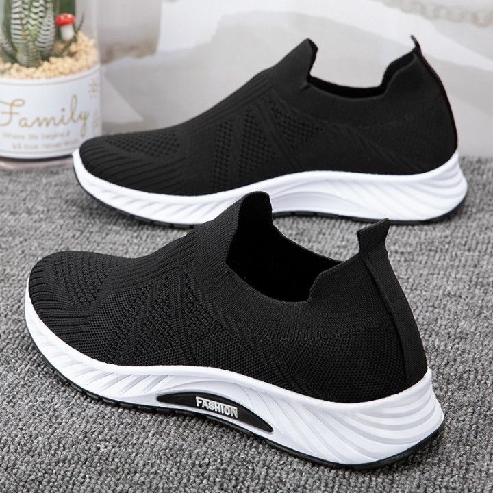 Trendy Men's Casual Black Slip-On Sports Shoes