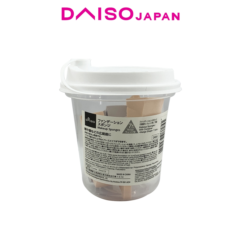 Daiso Wedge-Shaped Makeup Sponges with Container (7 pieces) | Shopee ...