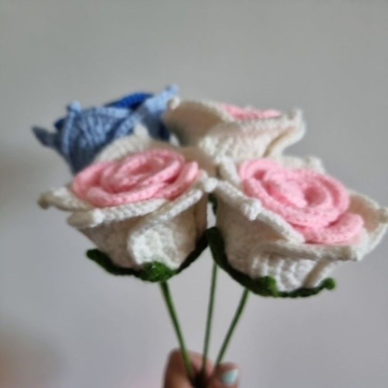 4 crochet gradient roses | Shopee Philippines