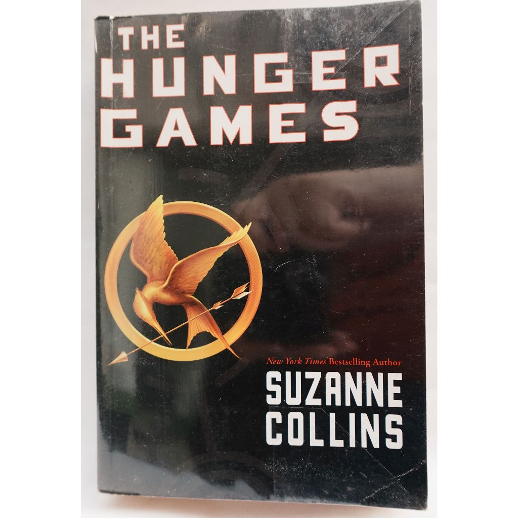 (PRELOVED) The Hunger Games Book 1 : Suzanne Collins | Shopee Philippines