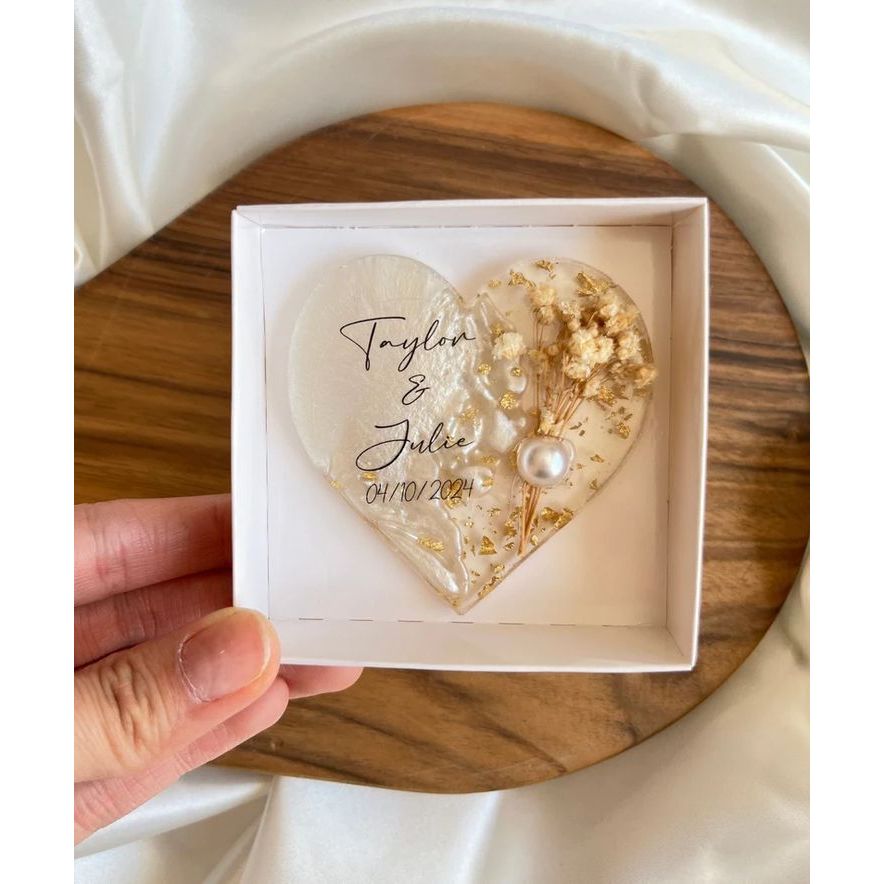 20 30 50pcs Customized Refmagnet Resin Heart Souvenirs Wedding Baptism