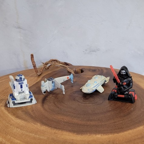 Star Wars mini figures Kylo Ren kinder mini figure, R2-D2 kinder mini