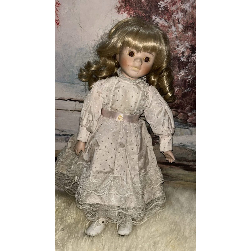 VINTAGE DOLL THE CLASSIQUE COLLECTION JESSICA PORCELAIN DOLL BOXED 40CM GIRLS