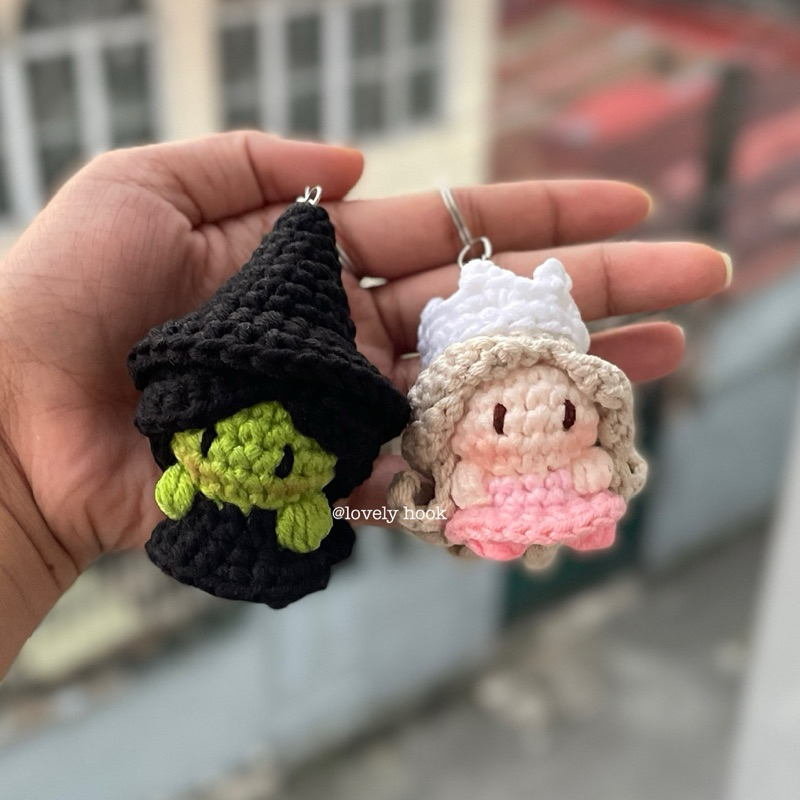 Wicked Keychain || Glinda x Elphaba|| | Shopee Philippines