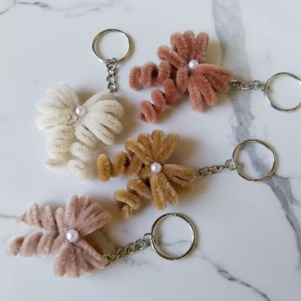 artist_clarize|Neutral Colors/Aesthetic Ribbon Fuzzy wire Keychain ...