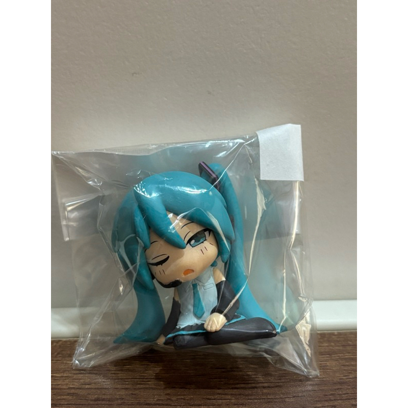Authentic Hatsune Miku Shoulder Sleeping Gashapon Mini Figure | Shopee ...