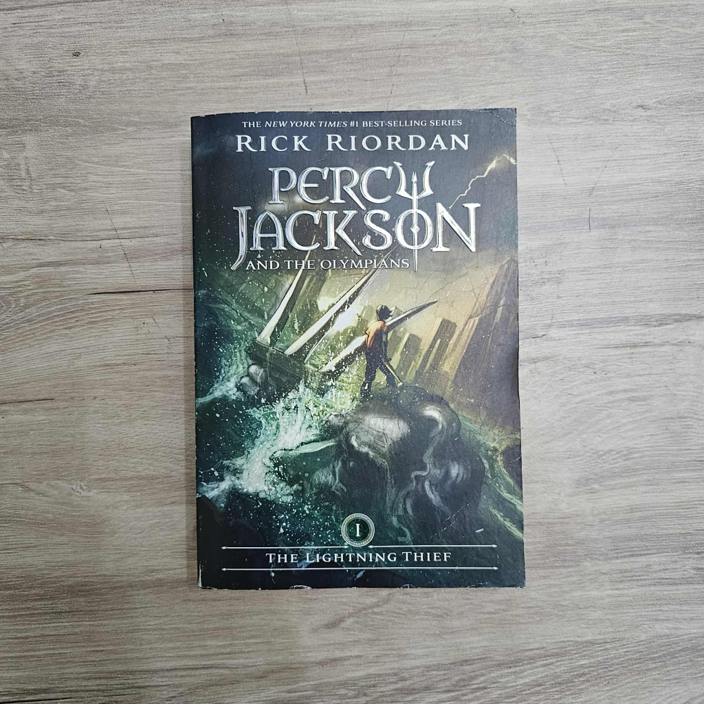 Percy Jackson and the Olympians #1: The Lightning Thief by Rick Riordan ...