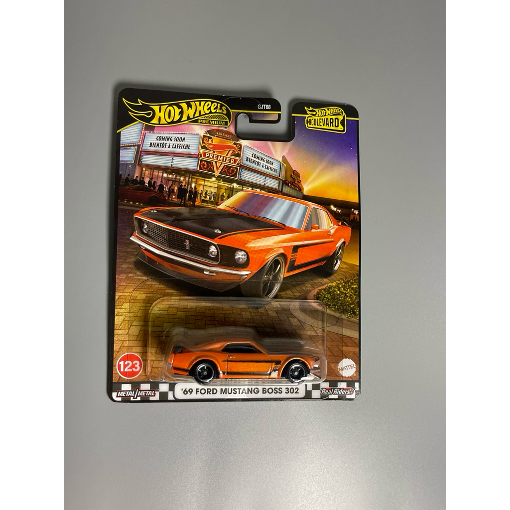 Hot Wheels Premium Véhicule 1:43 McLaren F1 GTR 1995 | Réplique sous licence officielle à l'échelle 1:64, pneus Real Riders, corps et châssis métal/métal, HWT15