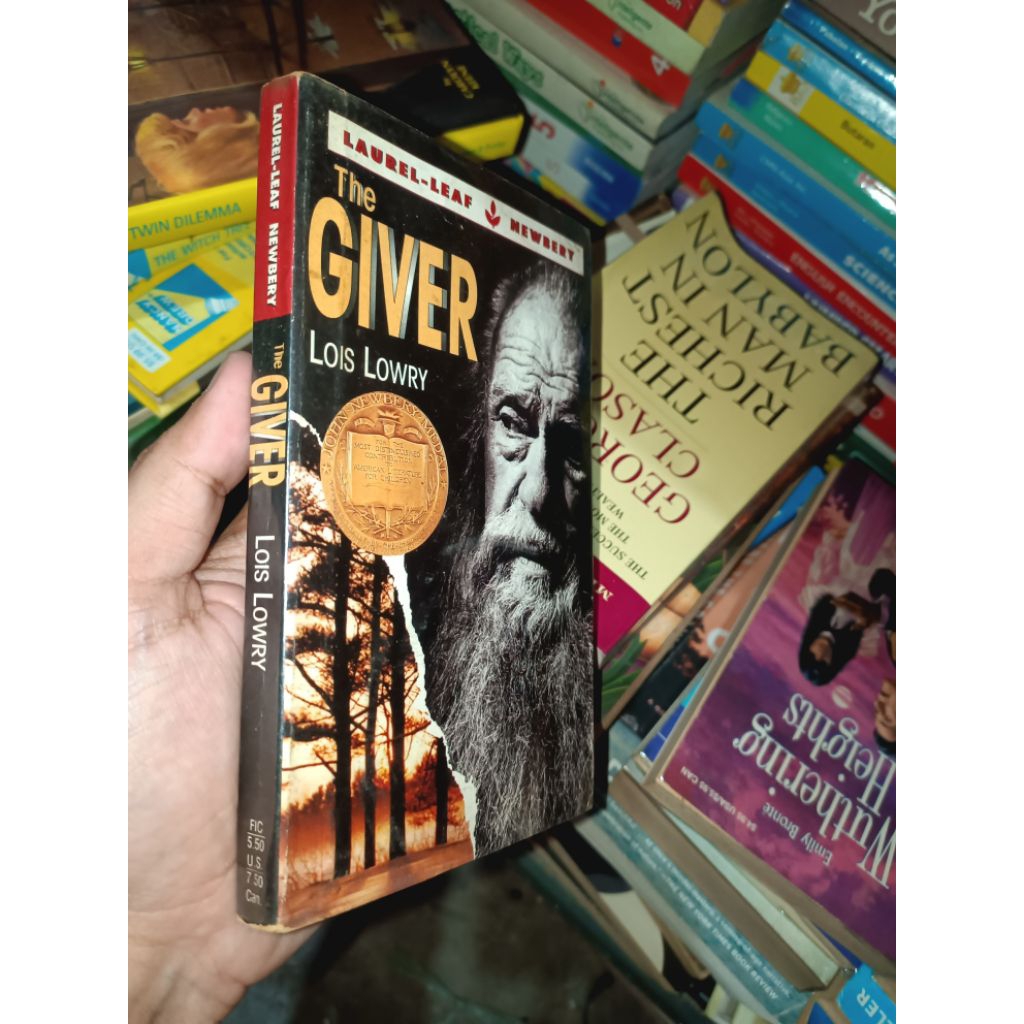 The Giver by: Lois Lowry | Shopee Philippines